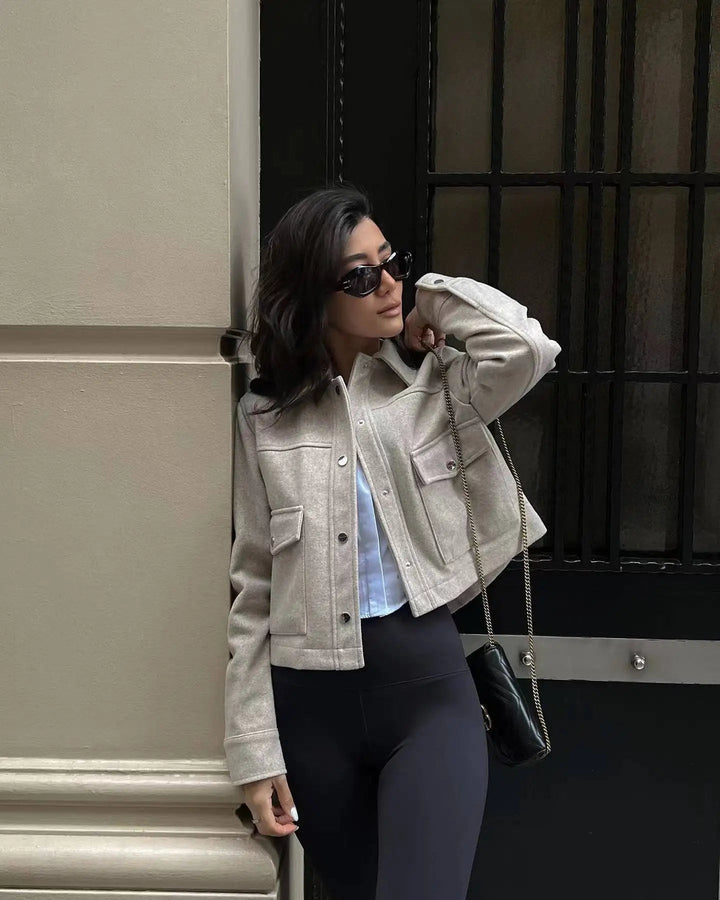 Damen Langarmjacke mit spitzem Kragen und Vorderen Pattentaschen
