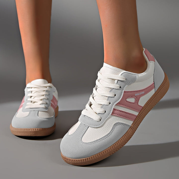 Damen Low-Top Sneakers mit Schnürung und geschlossener runder Spitze