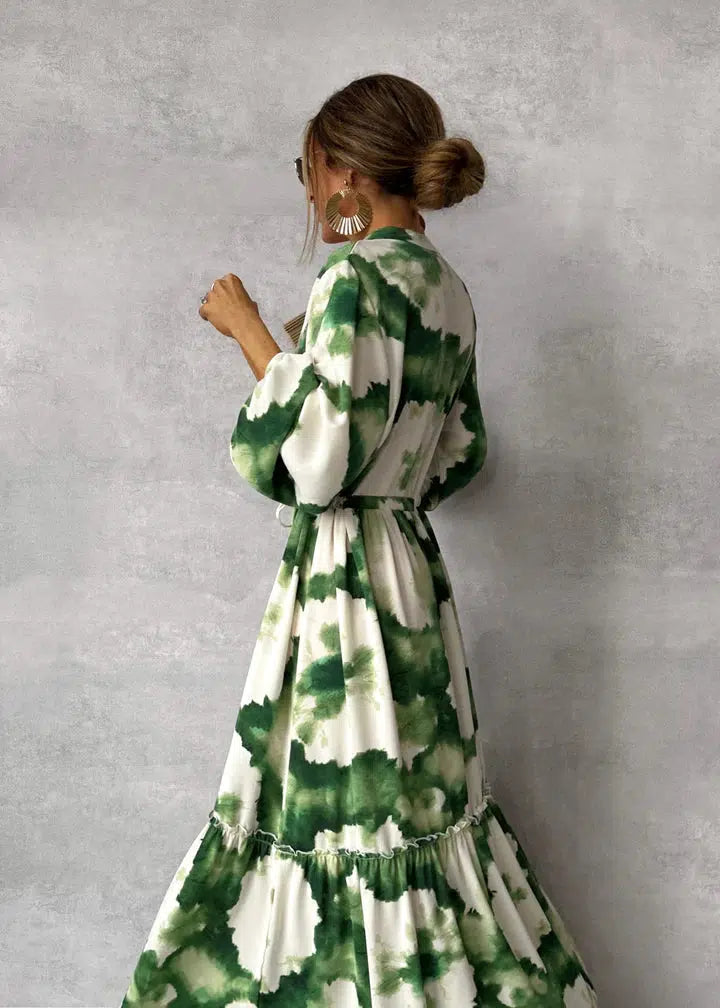 Damen-Maxikleid mit V-Schlitz am Ausschnitt und Bindegürtel