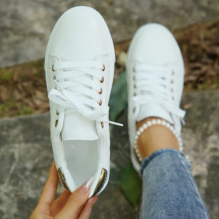 Damen-Sneaker mit diamantgesteppten Seiten und flacher Außensohle