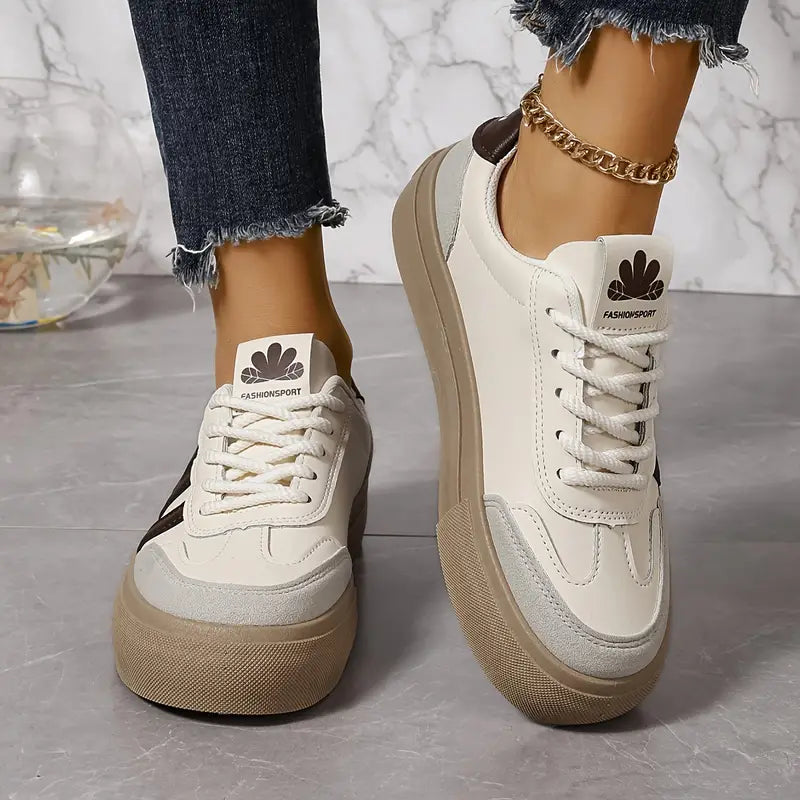 Damen Sneaker mit Schnürung vorn und geschlossener runder Zehenpartie