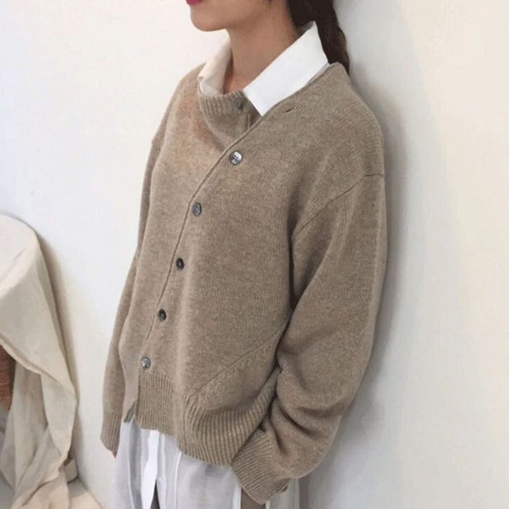 Damen-Strickjacke mit asymmetrischer Knopfleiste und Rippbündchen
