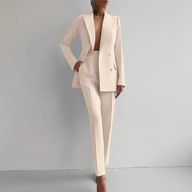 Damen-Zweiteiler mit doppelreihigem Blazer und gerader Hose