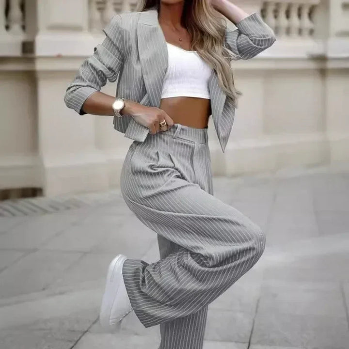 Damen Zweiteiler-Set mit Cropped Blazer und Nadelstreifenhose