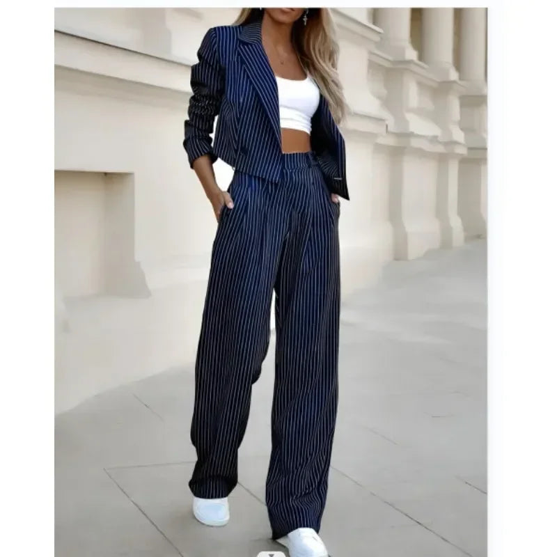 Damen Zweiteiler-Set mit Cropped Blazer und Nadelstreifenhose