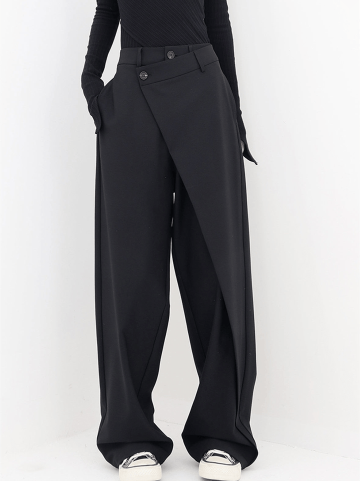 Damenhose mit asymmetrischem Bund und weiten Beinen