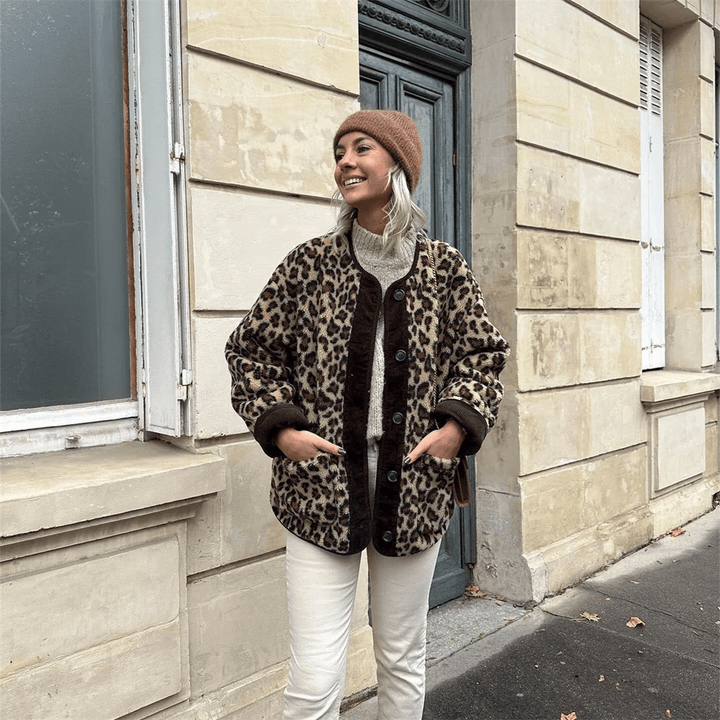 Damenjacke mit Knopfleiste und aufgesetzten Taschen