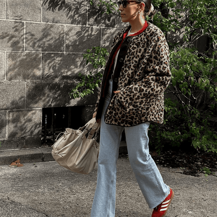 Damenjacke mit Knopfleiste und aufgesetzten Taschen
