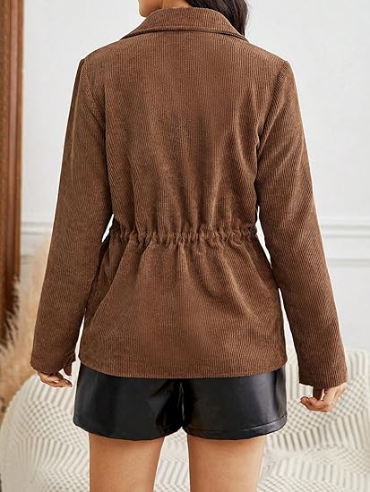Damenjacke mit Knopfleiste und Tunnelzug sowie Brusttaschen