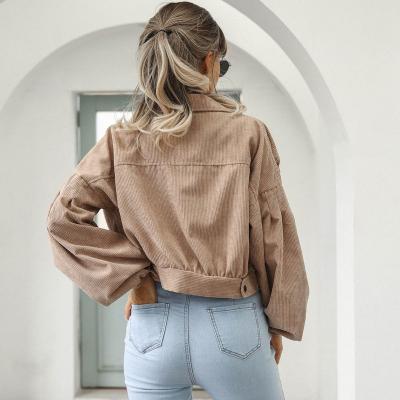 Damenjacke mit Langen Ärmeln und Brusttaschen mit Patte