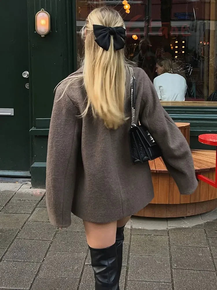 Damenjacke mit Reverskragen und zwei Leistentaschen