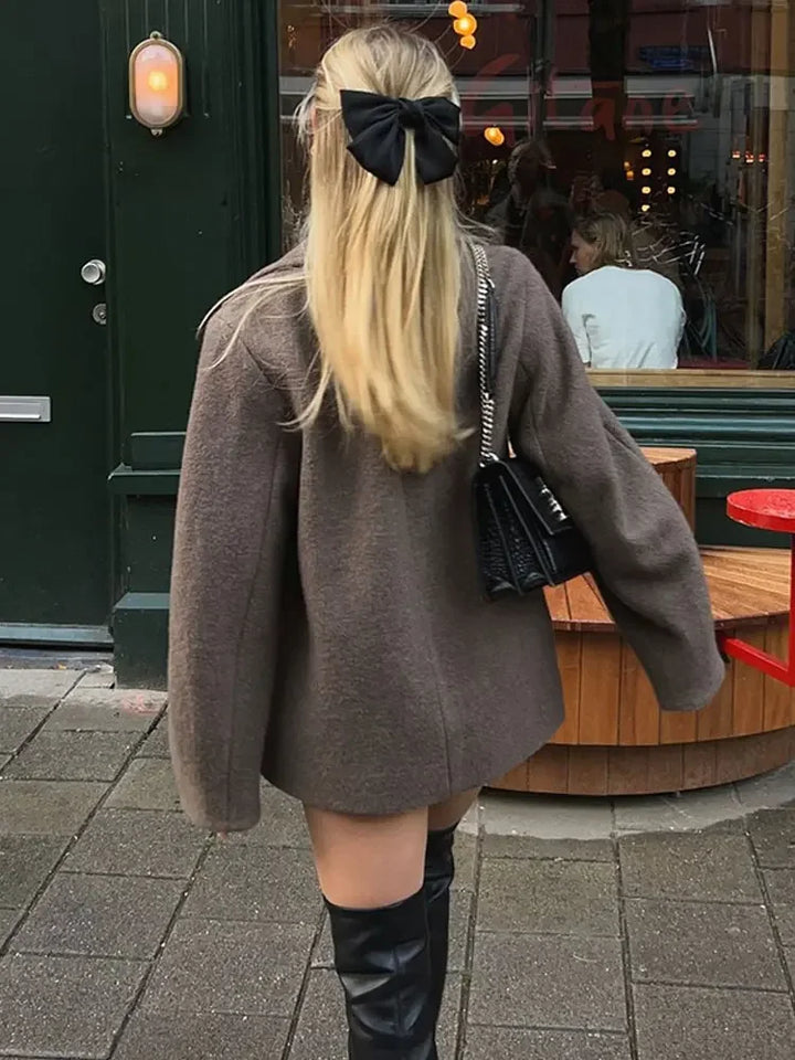 Damenjacke mit Reverskragen und zwei Leistentaschen