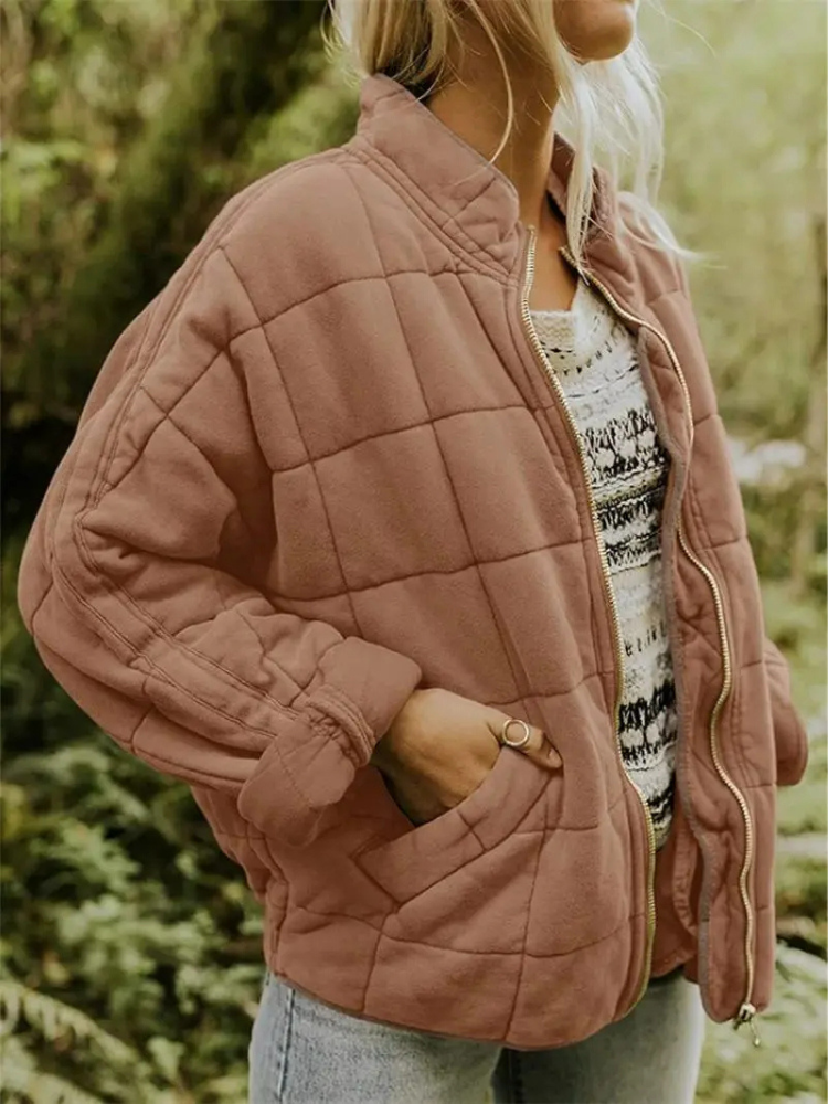 Damenjacke mit Stehkragen und Allover-Quadratsteppung
