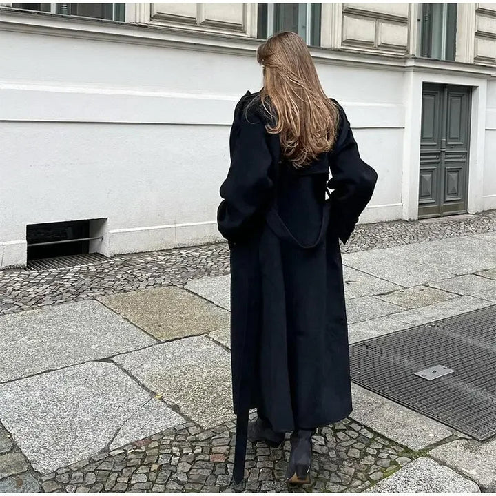 Damenmantel lang mit Reverskragen und doppelreihiger Knopfleiste
