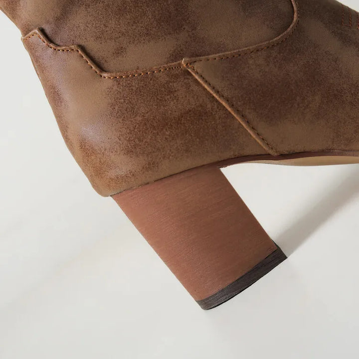 Damenstiefel mit Seitlichem Halbzip und Spitzer Zehenpartie