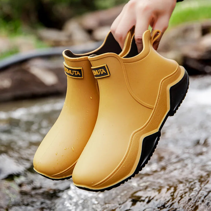 Damenstiefeletten knöchelhoch mit Zuglasche und Profilsohle