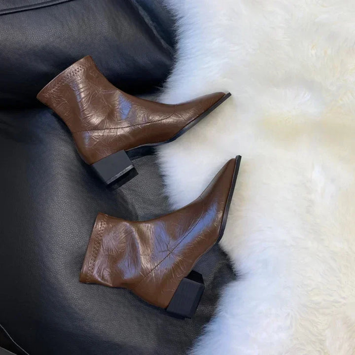 Damenstiefeletten mit spitzer Zehenform und Blockabsatz