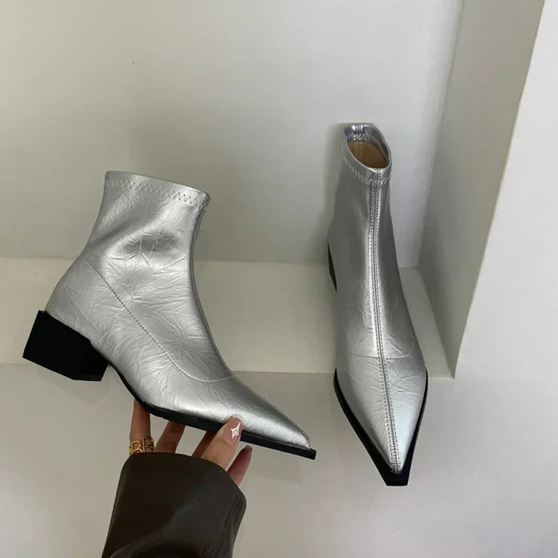 Damenstiefeletten mit spitzer Zehenform und Blockabsatz
