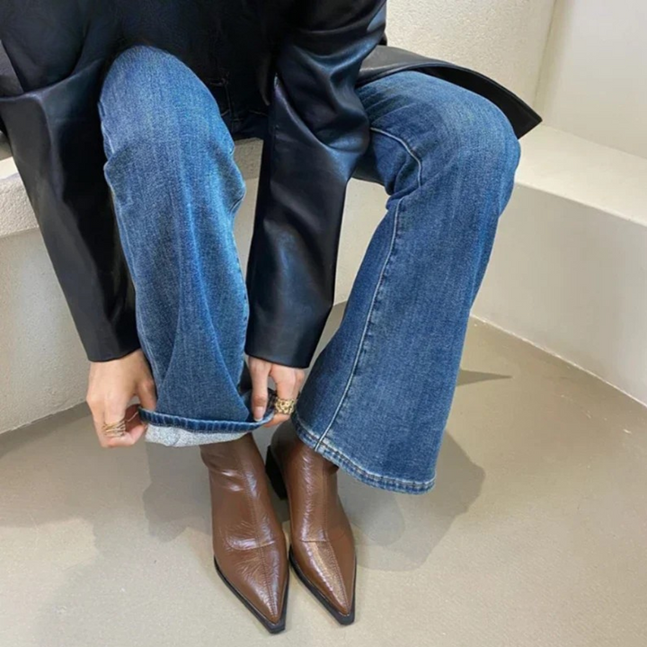 Damenstiefeletten mit spitzer Zehenform und Blockabsatz