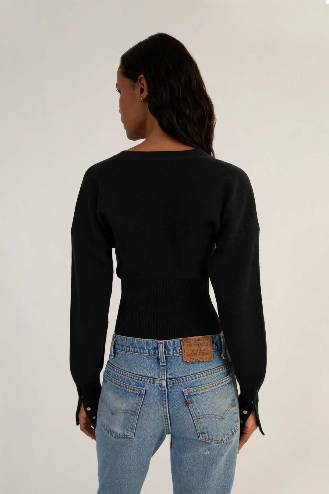 Damenstrickjacke mit Rundhalsausschnitt und Knopfleiste