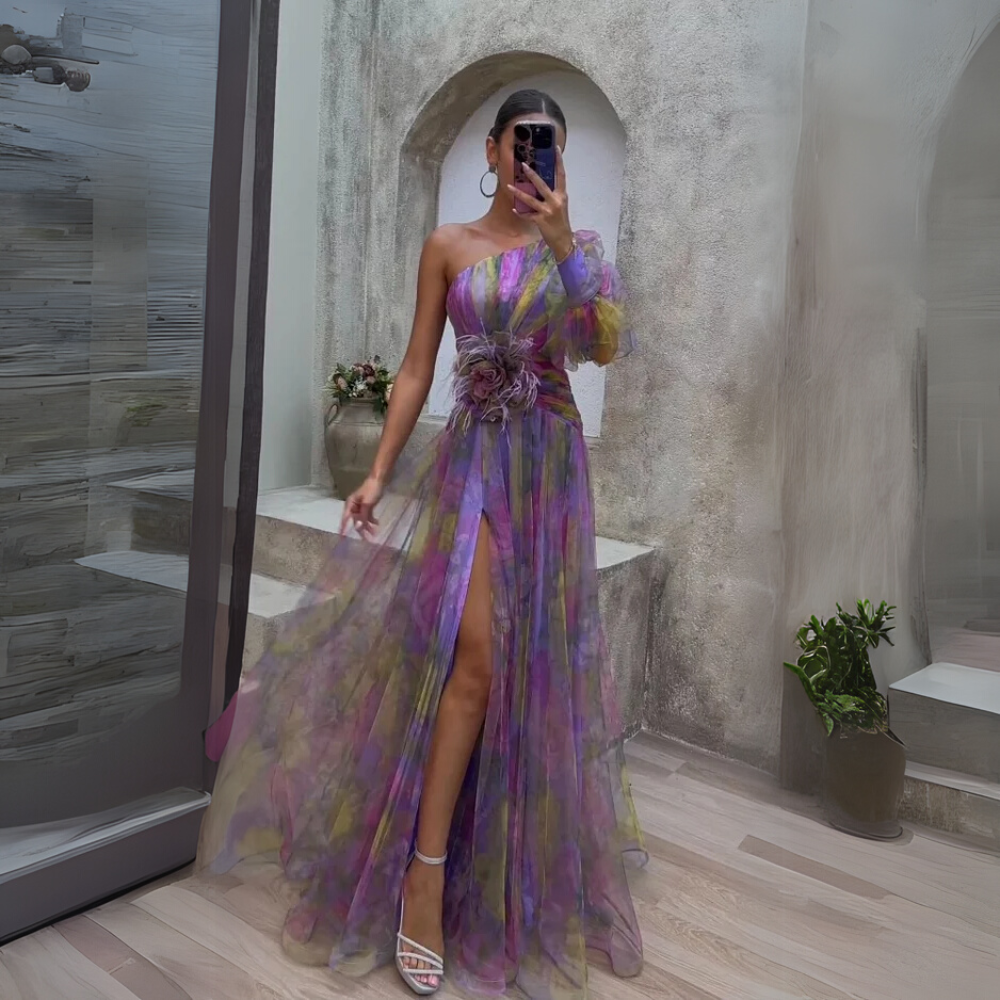 Dariah elegantes langärmliges Kleid in lila Farbe, mit einem luxuriösen Design und einer schmeichelhaften Silhouette, perfekt für Abendveranstaltungen und besondere Anlässe.