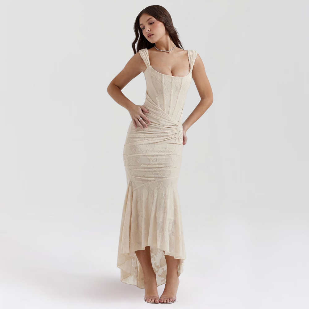 Beigefarbenes Denisa Kleid für Damen mit romantischem Schnitt und natürlichem weich fallendem Stoff