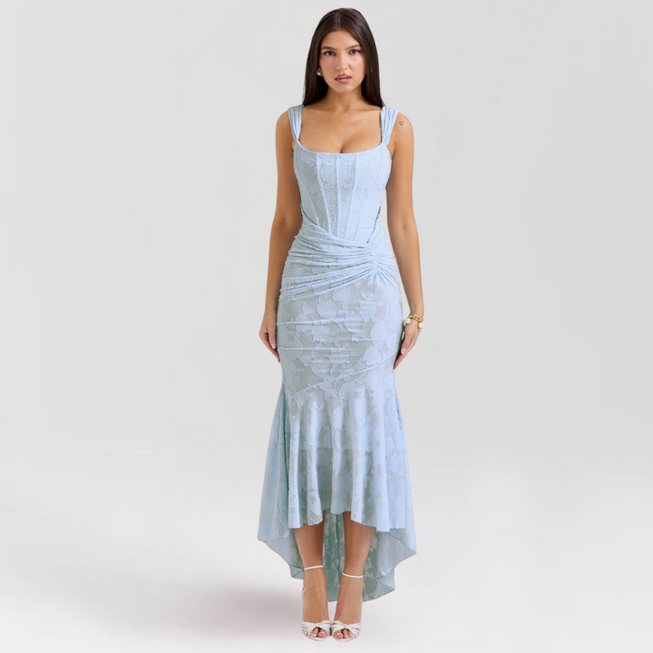 Blaues Blumenkleid von Denisa mit sommerlich leichter Struktur und fließendem femininen Design