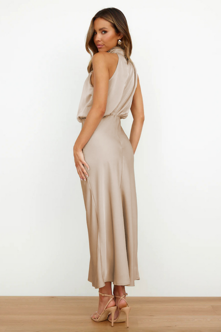 Jeannette Elegantes Maxikleid mit Neckholder