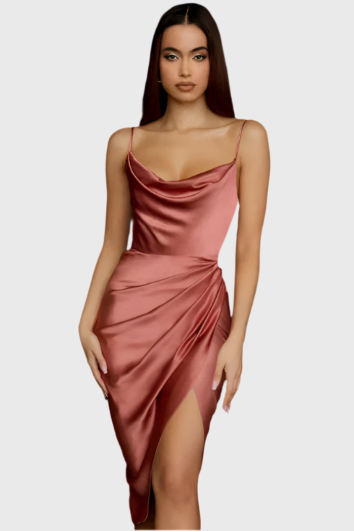 Eisa Luxe Seiden-midikleid für Damen in Rosa mit Korsett, entworfen für eine elegante und schmeichelhafte Passform, perfekt für formelle Zusammenkünfte und gehobene Veranstaltungen.