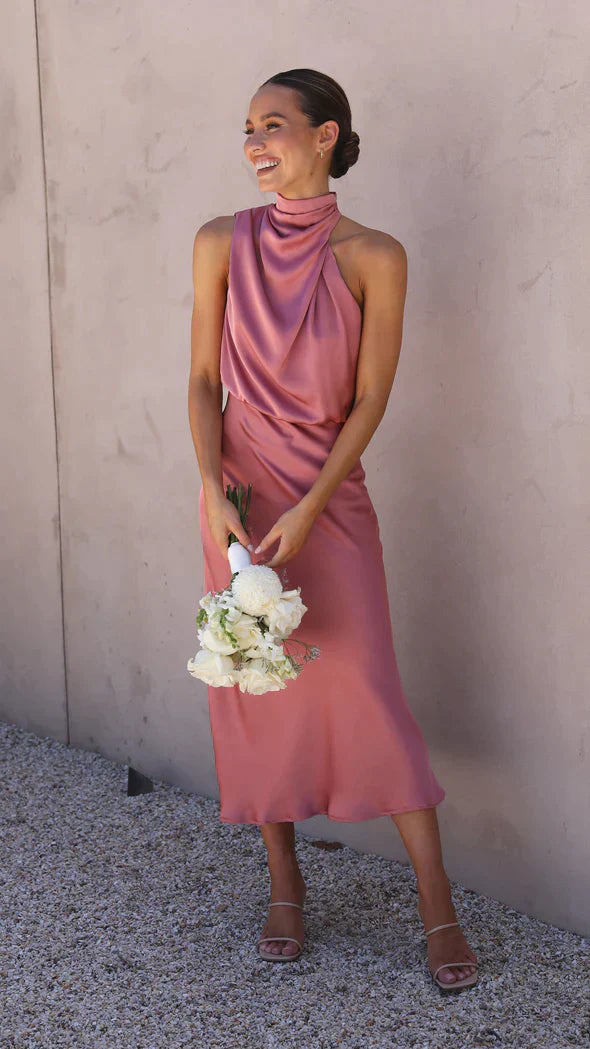 Elaria langes Glitzer-Kleid für Damen in Rosa, mit glitzerndem Stoff und einer eleganten Passform, ideal für formelle Anlässe und Feiern.
