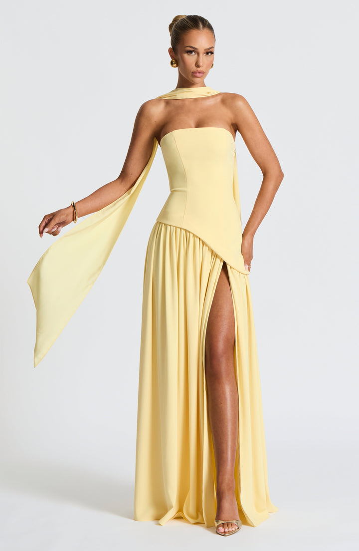 Elegantes Hochzeitsgäste Trägerloses Kleid mit hohem Schlitz für Damen