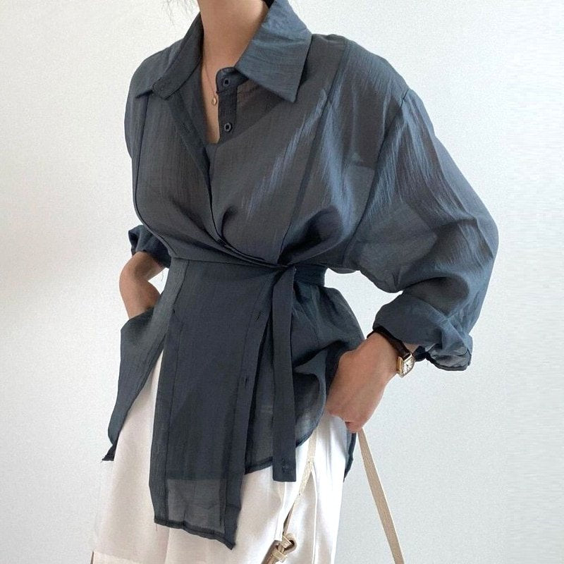 Weichem Stoff Marineblau Langarmbluse für Damen mit Taillenknoten – stilvolle Langarmbluse und elegante Damenbluse.
