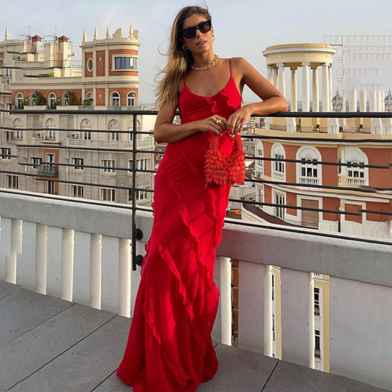 Emmily elegantes Langkleid für Damen in Rot, mit einem eleganten Design und schmeichelhafter Passform, perfekt für formelle Anlässe und Abendveranstaltungen.