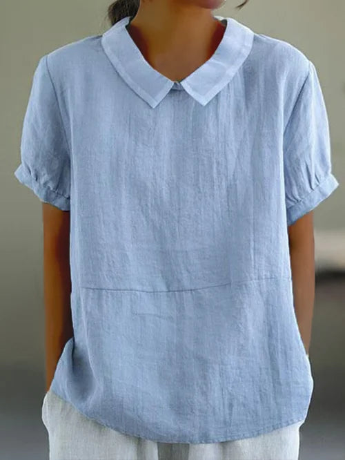 Bequeme blaue Bluse mit entspannter Passform und Kragen für Frauen, ideal für legere oder halbformelle Anlässe. Hergestellt aus atmungsaktivem Stoff für ganztägigen Tragekomfort.