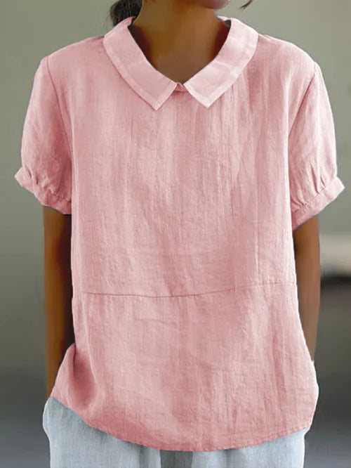 Elegante Bluse mit entspannter Passform und Kragen in hellrosa für Frauen, ideal für den Alltag oder das Büro. Leichter Stoff sorgt für ganztägigen Komfort.
