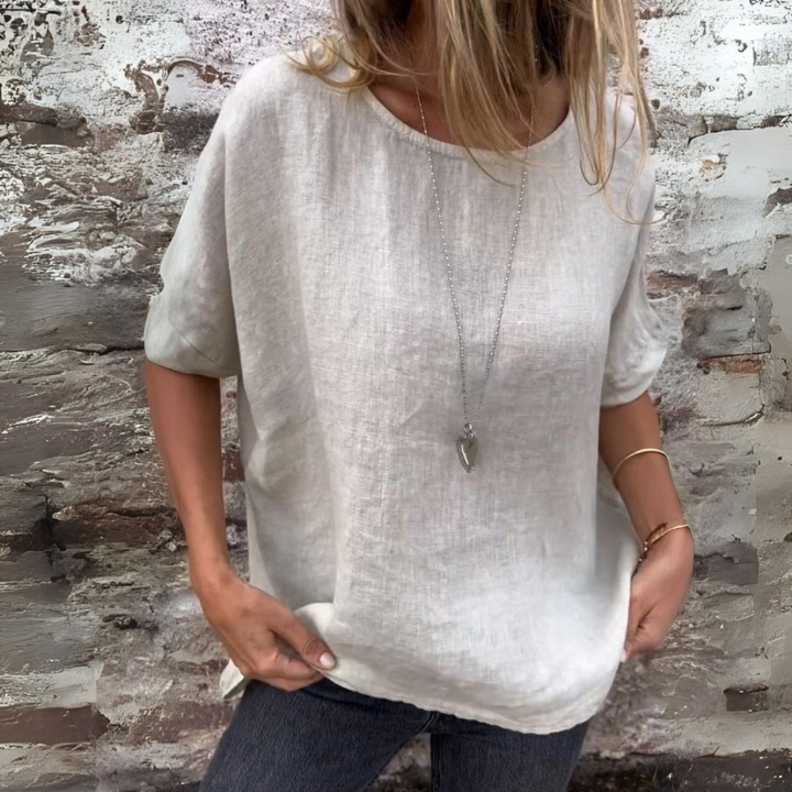 Weiße Bluse von Evalin für Damen mit luftigem Stoff und stilvoller lockerer Passform perfekt sommerlich
