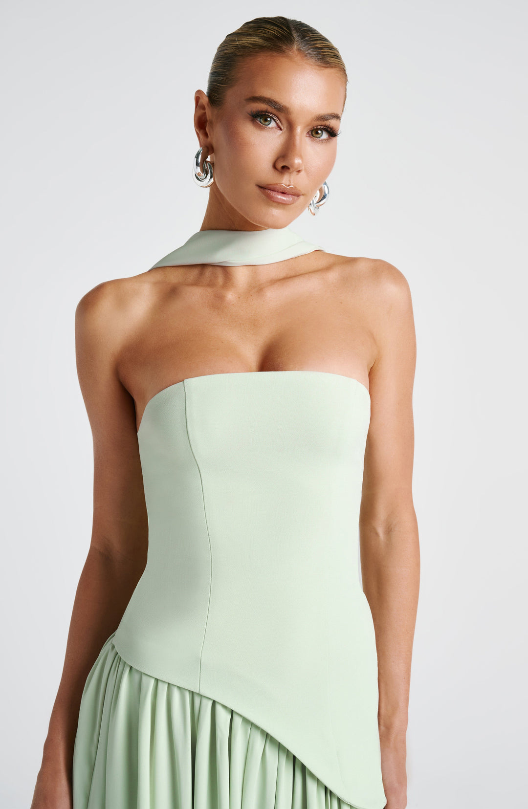 Elegantes Hochzeitsgäste Trägerloses Kleid mit hohem Schlitz für Damen