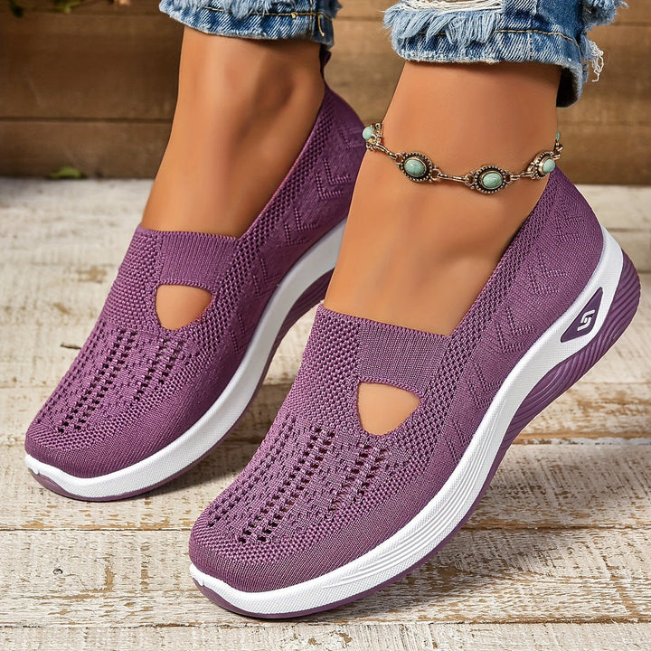 Lila Hariet atmungsaktive orthopädische Slip-On-Schuhe für Damen, die eine bequeme Passform mit einem modischen Look und atmungsaktivem Stoff bieten.
