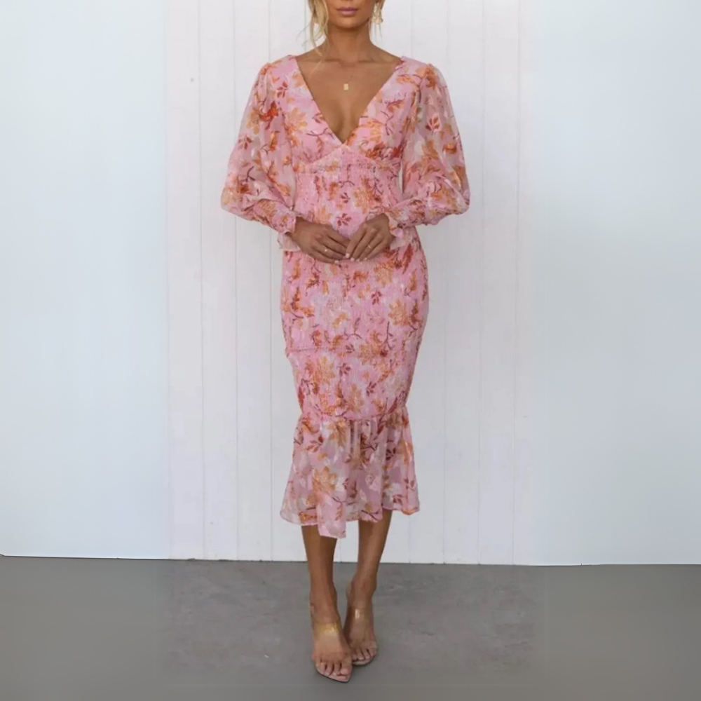 Atemberaubend schmeichelndes florales Kleid in Pink, entworfen mit eleganten Blumenmustern, perfekt für Frühlings- und Sommerveranstaltungen