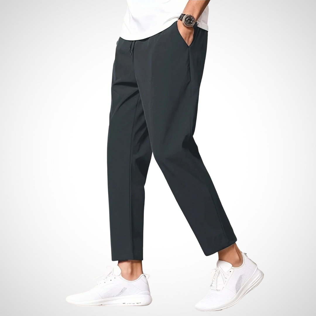 Herrenhose mit Kordelzugbund und Seitentaschen