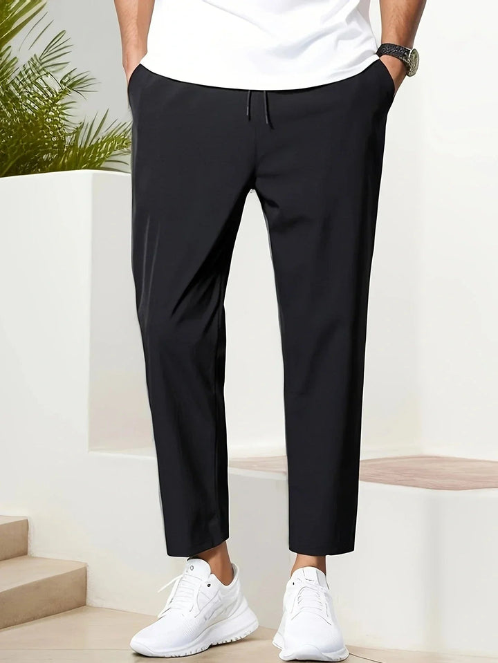 Herrenhose mit Kordelzugbund und Seitentaschen