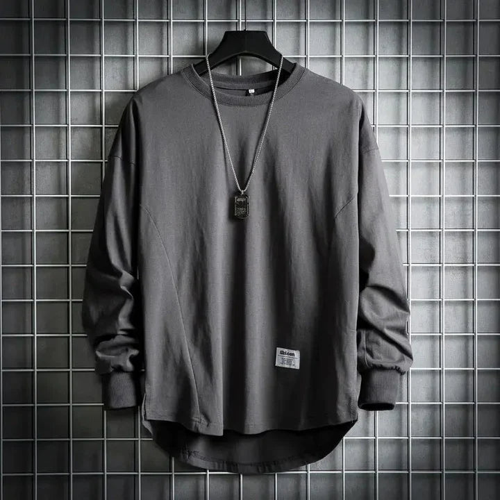 Herrenpullover mit Rundhalsausschnitt und High-Low-Saum