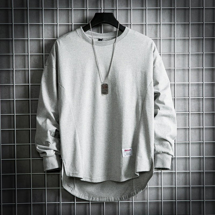 Herrenpullover mit Rundhalsausschnitt und High-Low-Saum