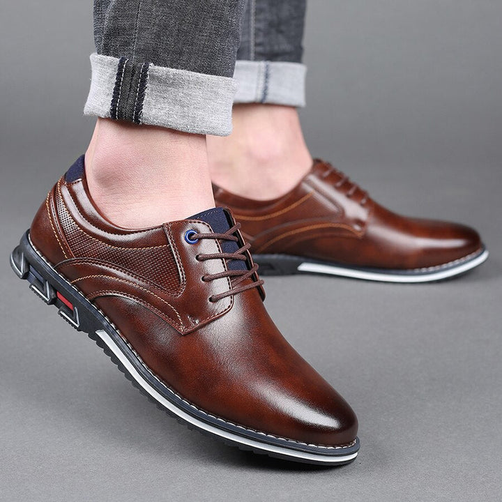 Herrenschnürschuhe mit runder Vorderkappe und Rillenlaufsohle