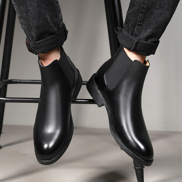 Herrenstiefeletten mit Zwei Stretch-Einsätzen und Zuglasche Hinten