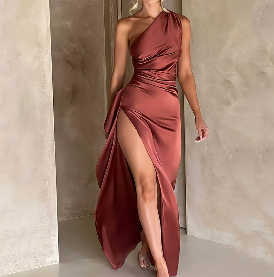 Ludmilla Maxikleid mit One-Shoulder-Design und Beinschlitz für Frauen