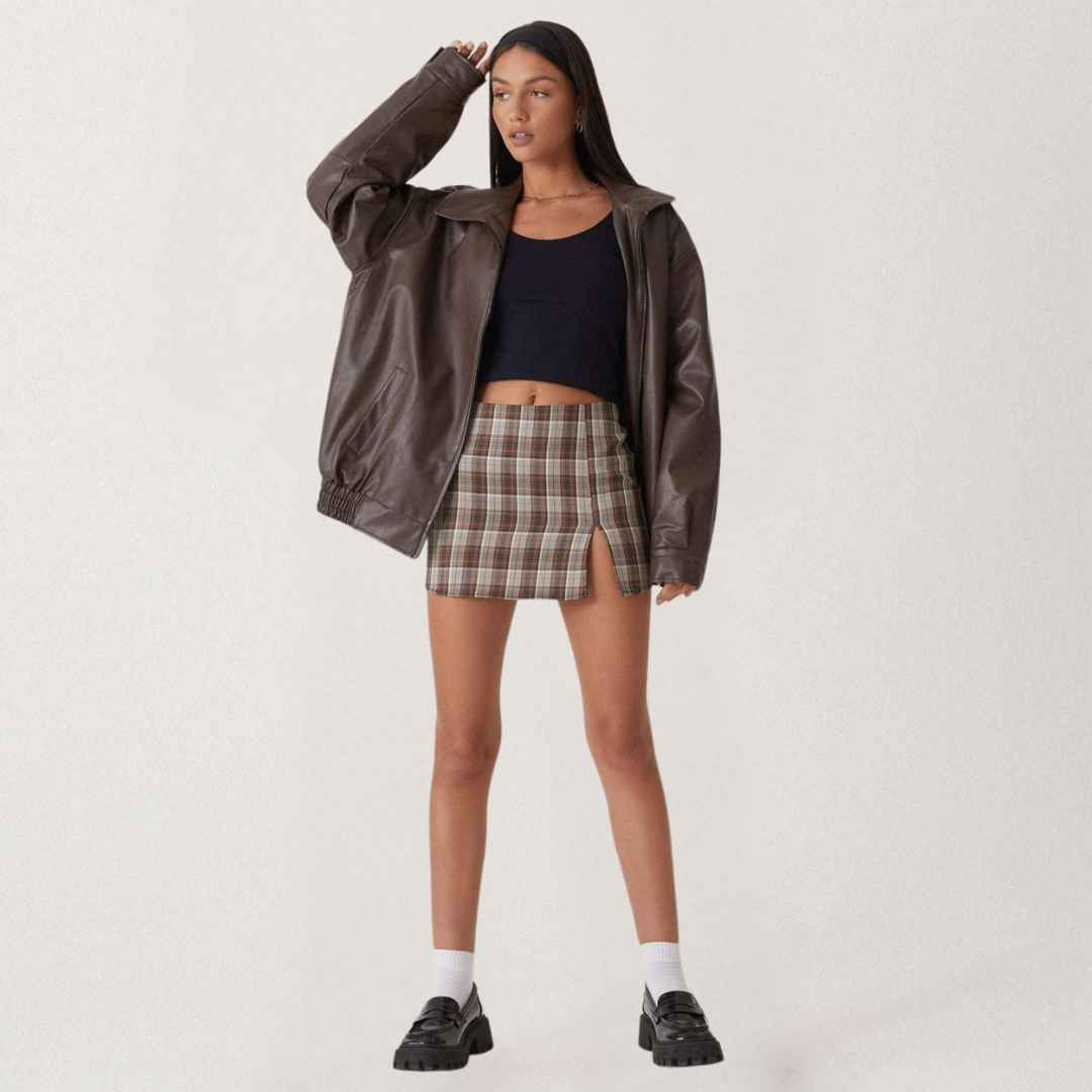Jacke für Damen in Braun mit weiten Kragen, den langen Ärmeln und dem elastischen Saum