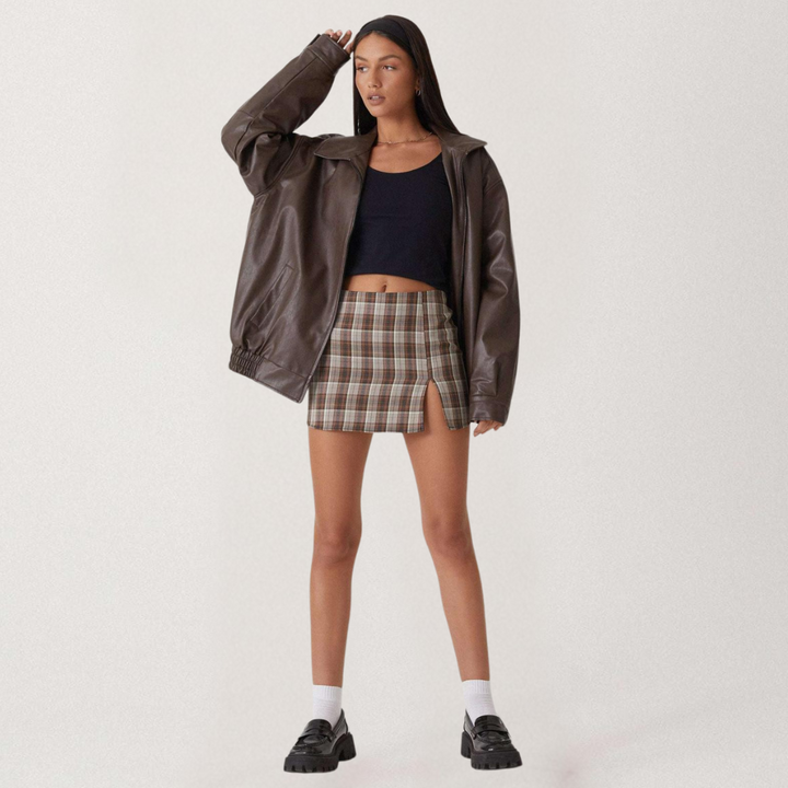 Jacke für Damen in Braun mit weiten Kragen, den langen Ärmeln und dem elastischen Saum