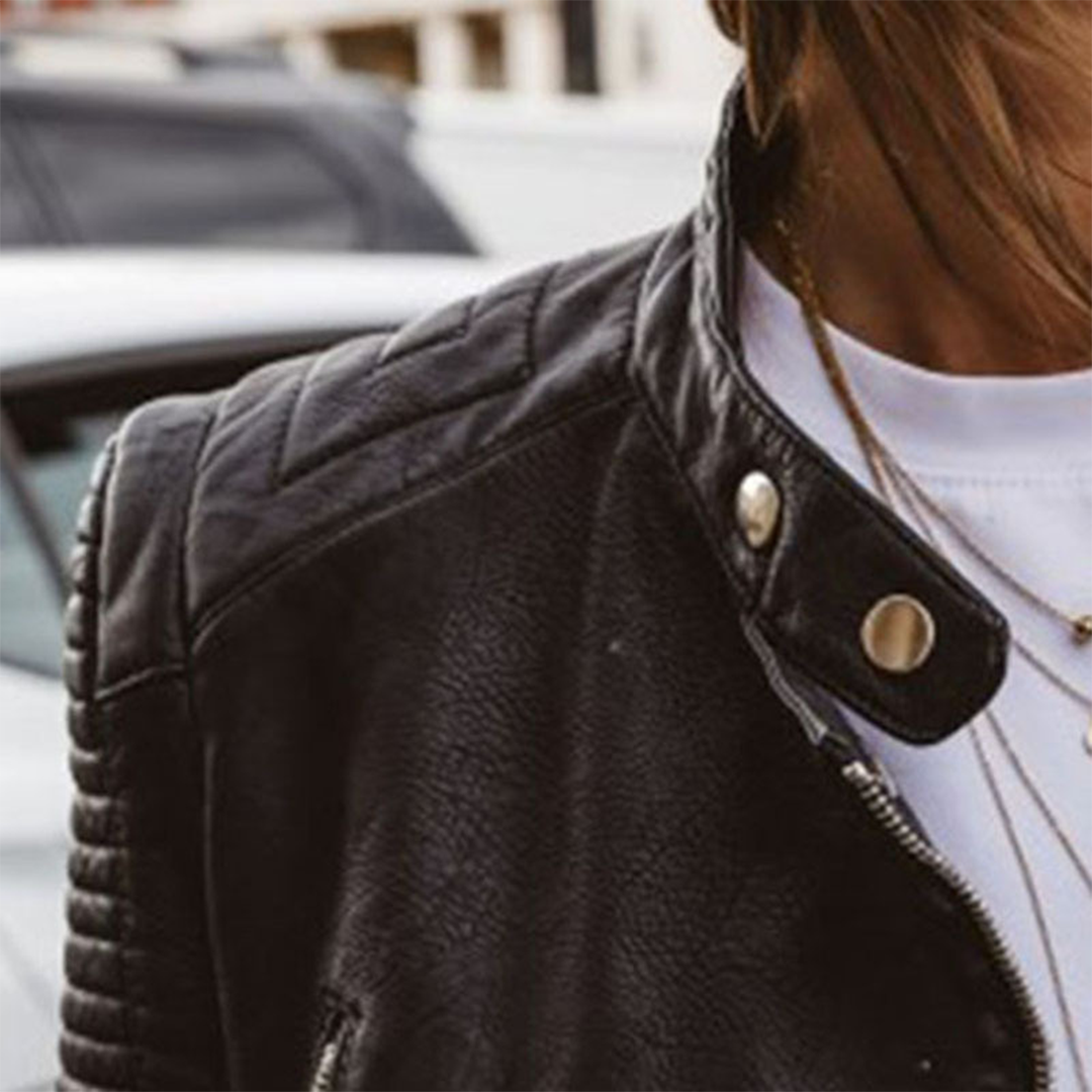 Jacke mit strukturierter Schulterpartie, tailliertem Schnitt und funktionalem Reißverschlussdesign für Damen.