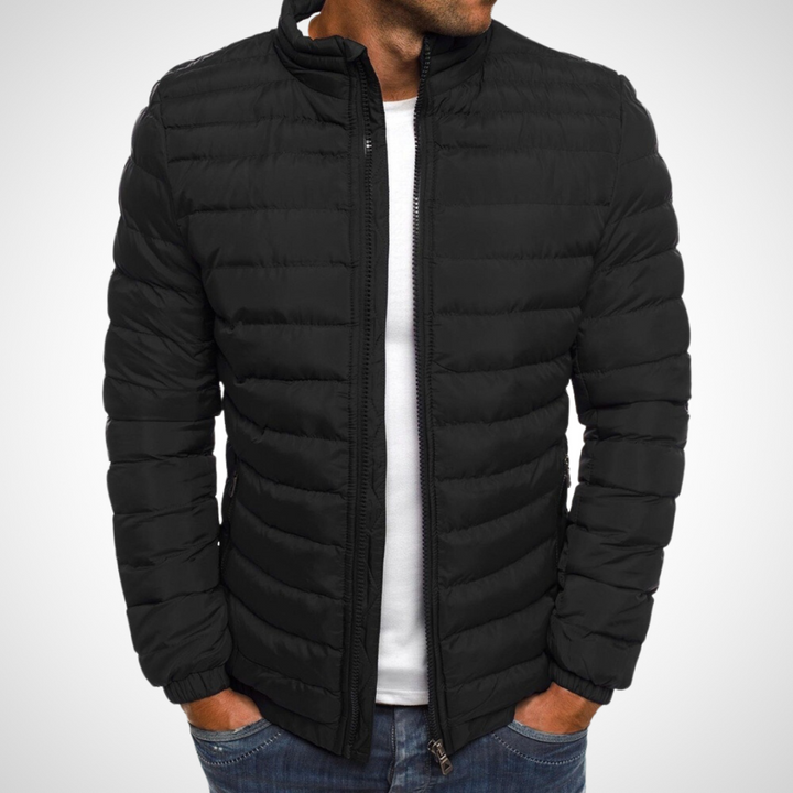 Jacke für Herren in Schwarz mit Steppdesign, praktischem Reißverschluss und hoher Stehkragen